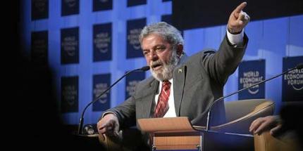 Lula da Silva-Brazilia-prezident za mikrofonom-World Economic Forum.jpg