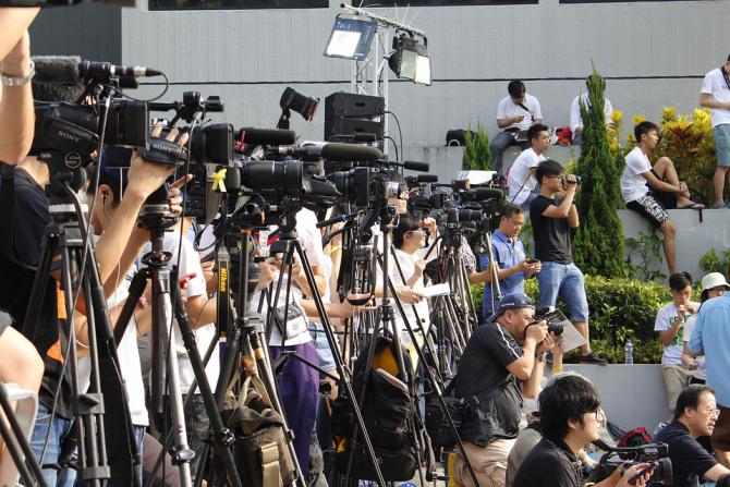 journalist-camera-hongkong-hong.jpg