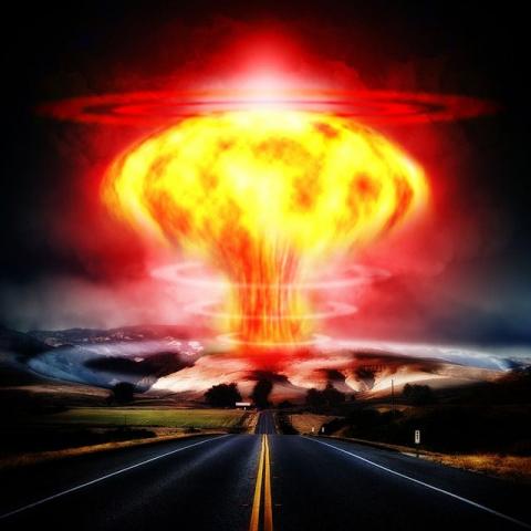 nuclear-explosion-356108_640.jpg