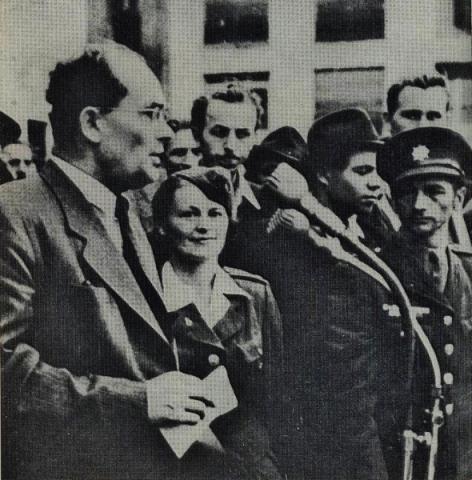 podpredseda_kss_k._smidke_pri_prejeve_na_manifestacii_slovenskych_odborovych_zvazov_22._oktobra_1947.jpg