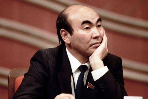 prvy_prezident_kirgizska_askar_akajev_rok_1995.jpg