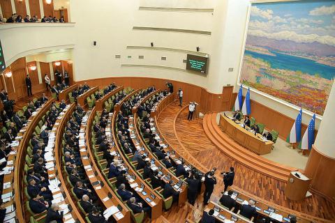uzbekistan_senat.jpg